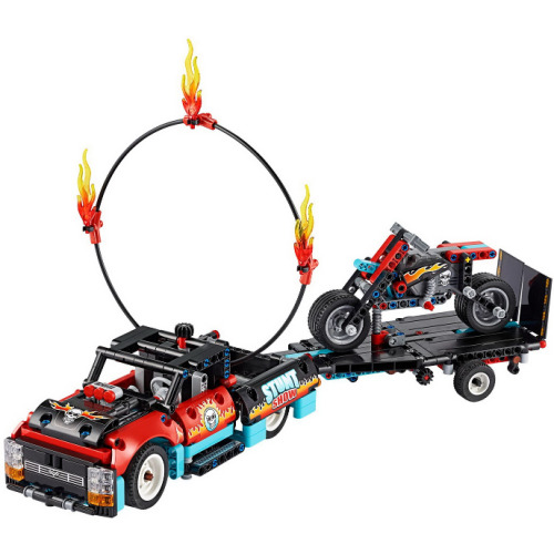Le spectacle de cascades du camion et de la moto - LEGO Technic