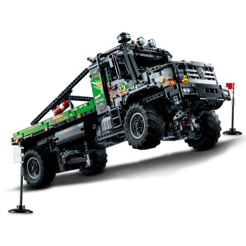 Le camion d’essai 4x4 Mercedes-Benz Zetros - LEGO Technic